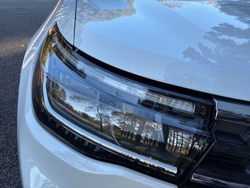 Used 2025 Ford Explorer Active w/ Active Comfort Package image 10