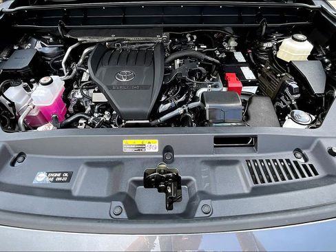 Used 2024 Toyota Highlander Limited image 10