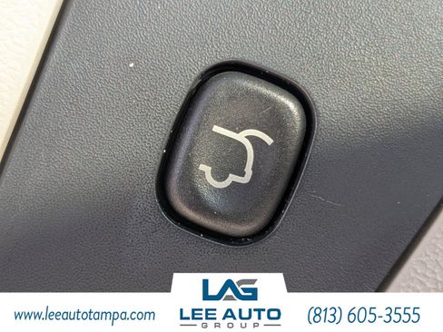 Used 2010 Chrysler Town & Country Touring FWD image 12