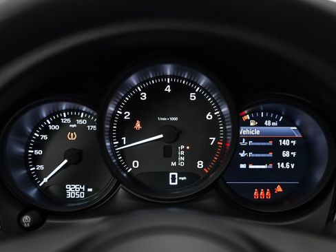 Used 2025 Porsche Macan image 18