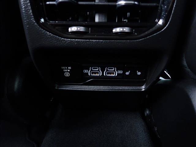Used 2023 Jeep Grand Cherokee Limited w/ Black Appearance Package AWD/4WD image 11