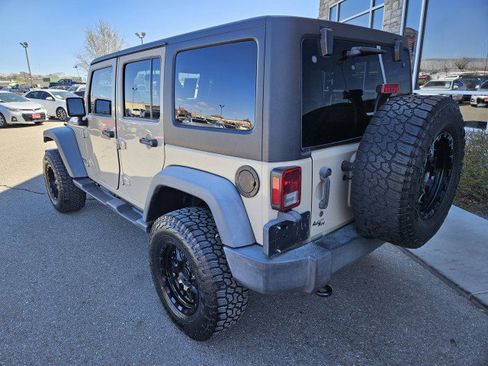 Used 2016 Jeep Wrangler Unlimited Rubicon w/ Connectivity Group image 3