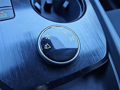 Certified 2025 Nissan Rogue S image 17