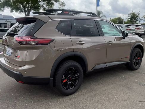 Used 2025 Nissan Rogue SV AWD/4WD image 7