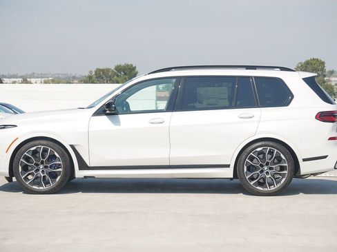 Used 2025 BMW X7 M60i AWD/4WD image 4