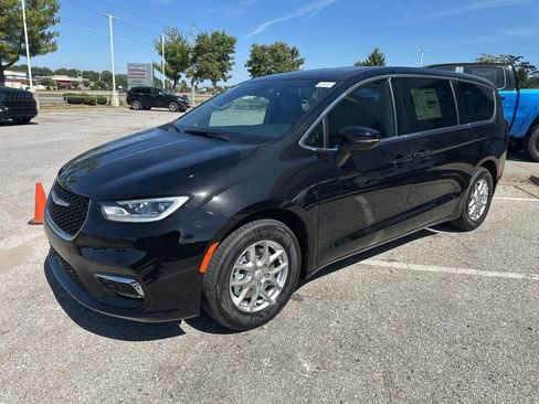 New 2026 Chrysler Pacifica Select image 13