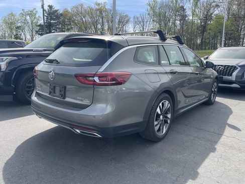 Used 2018 Buick Regal Essence w/ Driver Confidence Package #1 image 4