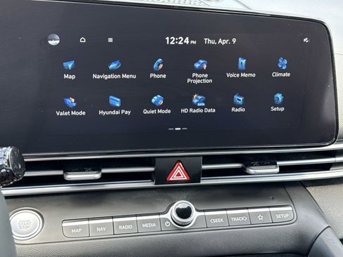 Certified 2025 Hyundai Elantra Limited FWD image 25
