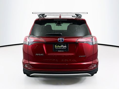 Used 2018 Toyota RAV4 LE image 7