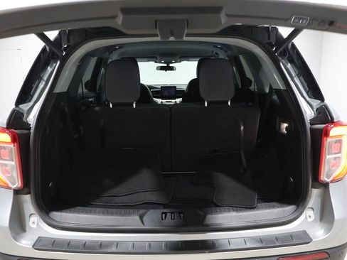 Used 2024 Ford Explorer XLT w/ Equipment Group 202A image 4