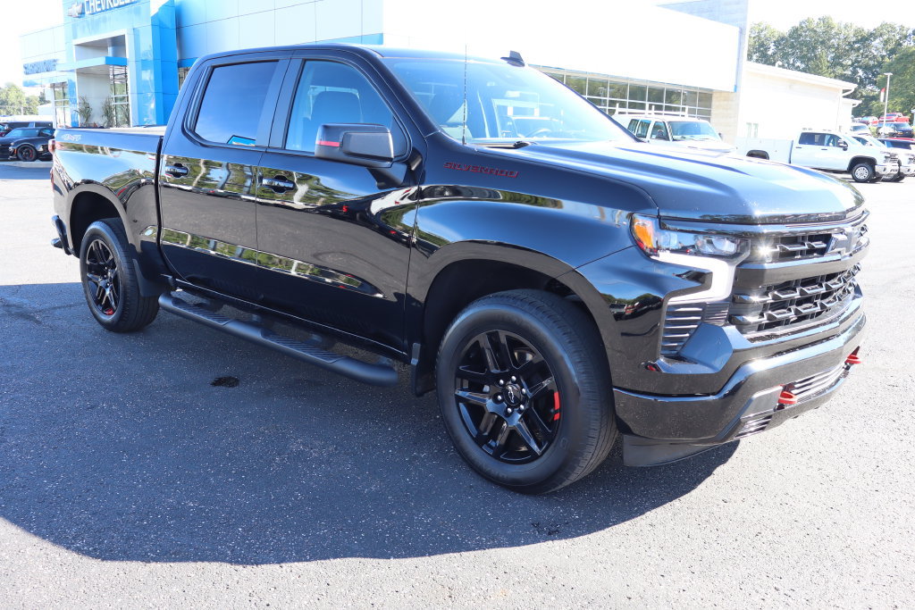 Used 2024 Chevrolet Silverado 1500 RST w/ Redline Edition AWD/4WD image 2