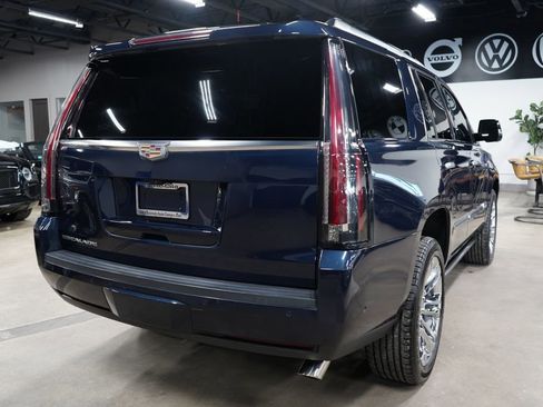 Used 2020 Cadillac Escalade Premium Luxury RWD image 5