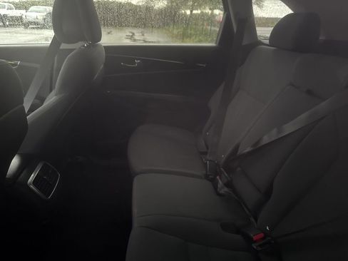 Used 2016 Kia Sorento LX w/ LX Convenience Package image 11