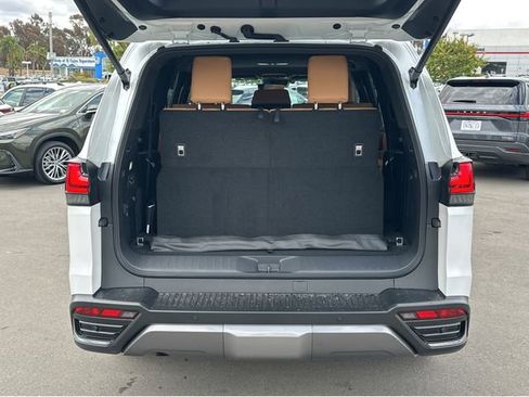 New 2026 Lexus LX 600 4WD w/ Luxury Package image 19