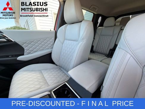 Used 2023 Mitsubishi Outlander SEL AWD/4WD image 27