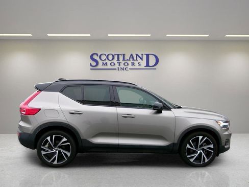 Used 2022 Volvo XC40 T5 R-Design w/ Advanced Package image 5