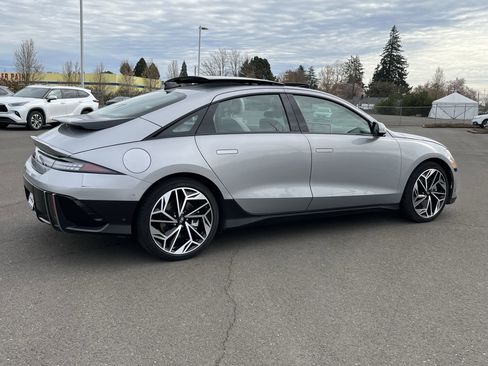 Used 2024 Hyundai Ioniq 6 Limited image 6