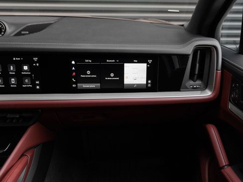 Certified 2025 Porsche Cayenne E-Hybrid AWD/4WD image 40