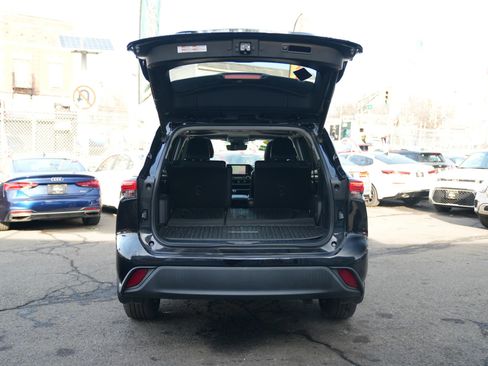 Used 2020 Toyota Highlander XLE image 7