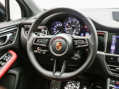 Certified 2026 Porsche Macan S AWD/4WD image 19