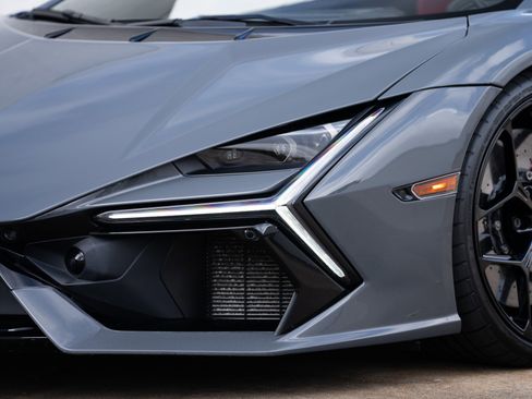 Used 2024 Lamborghini Revuelto image 26