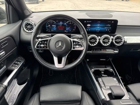 Used 2023 Mercedes-Benz GLB 250 4MATIC image 17