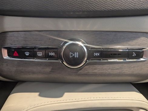 Used 2023 Volvo XC90 B6 Plus w/ Protection Package Premier image 18