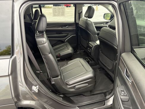 Used 2022 Jeep Grand Cherokee L Limited AWD/4WD image 18