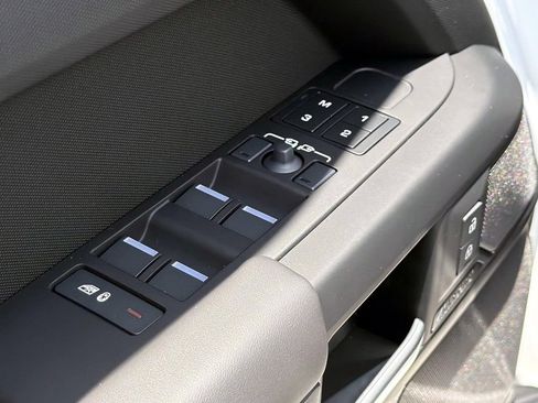 New 2026 Land Rover Defender 110 X-Dynamic SE AWD/4WD image 16