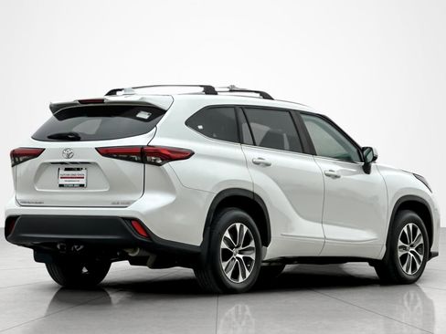 Certified 2023 Toyota Highlander XLE image 5