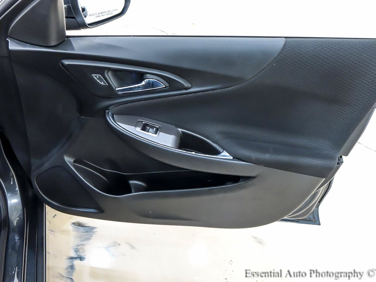 Used 2017 Chevrolet Malibu LT FWD image 29