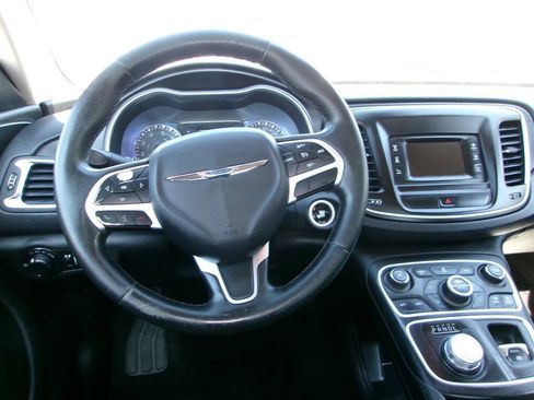 Used 2015 Chrysler 200 Limited w/ Convenience Group FWD image 6