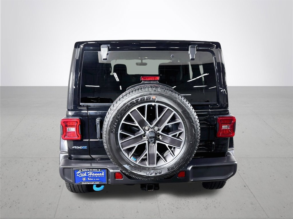 Used 2023 Jeep Wrangler Unlimited Sahara w/ Cold Weather Group AWD/4WD image 8