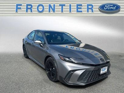 Used 2025 Toyota Camry SE w/ Multimedia Upgrade Package