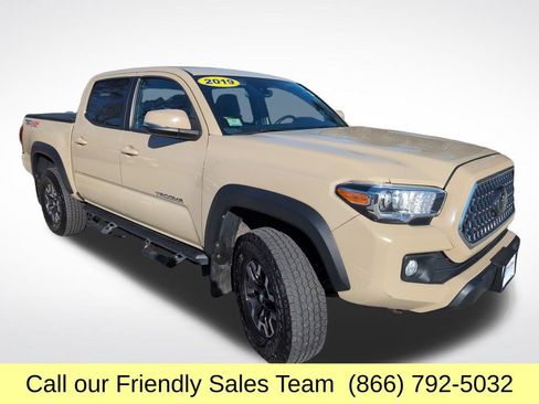 Used 2019 Toyota Tacoma TRD Off-Road image 9