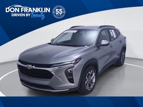 Used 2025 Chevrolet Trax LT w/ Driver Confidence Package image 1