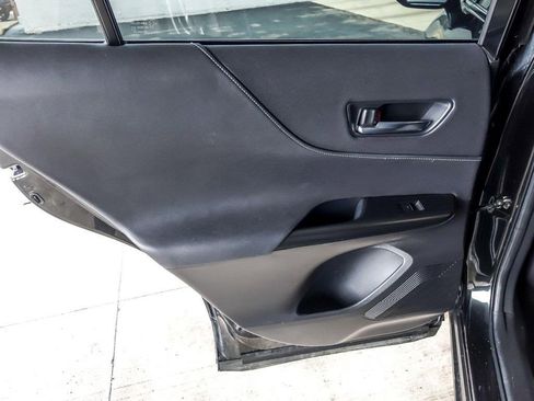 Used 2022 Toyota Venza XLE image 21