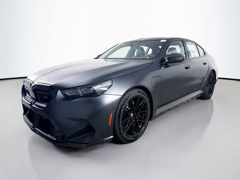 New 2026 BMW M5 image 3