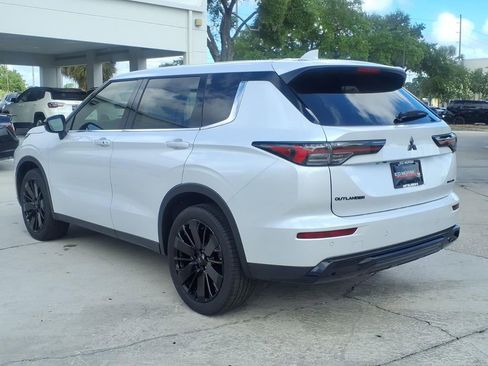 Used 2026 Mitsubishi Outlander LE FWD image 3