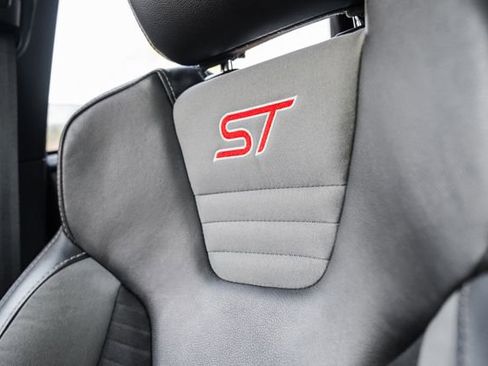 Used 2018 Ford Focus ST w/ Equipment Group 401A image 18