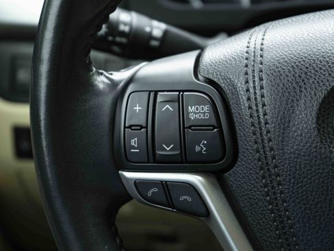 Used 2018 Toyota Highlander XLE FWD image 21