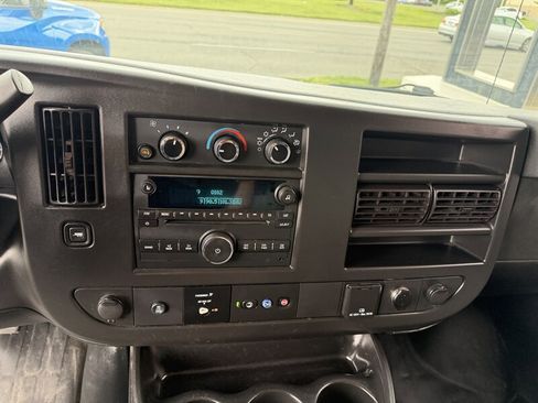 Used 2021 Chevrolet Express 3500 w/ Driver Convenience Package RWD image 16
