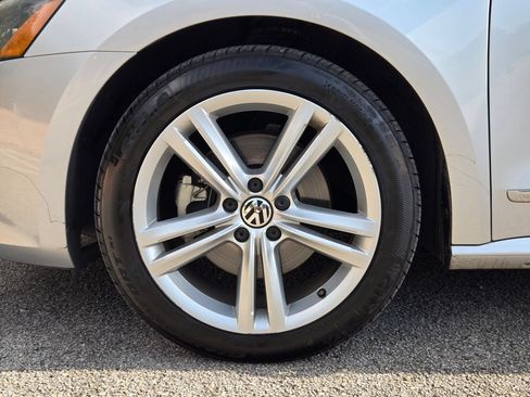 Used 2015 Volkswagen Passat 1.8T SEL Premium FWD image 32
