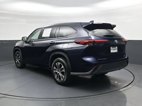 Used 2021 Toyota Highlander XLE FWD image 8