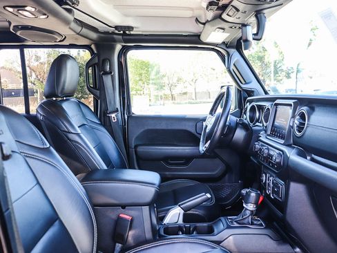 Used 2021 Jeep Gladiator Overland w/ Popular Equipment Package image 18