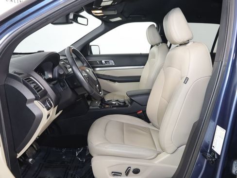 Used 2018 Ford Explorer XLT w/ Equipment Group 202A image 11