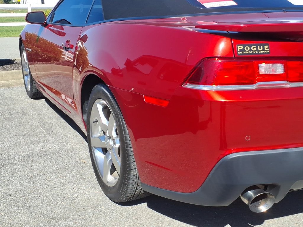 Used 2015 Chevrolet Camaro LT RWD image 16