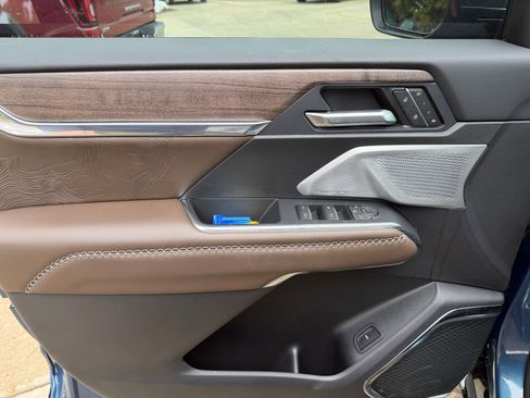 New 2026 GMC Acadia Denali Ultimate AWD/4WD image 9