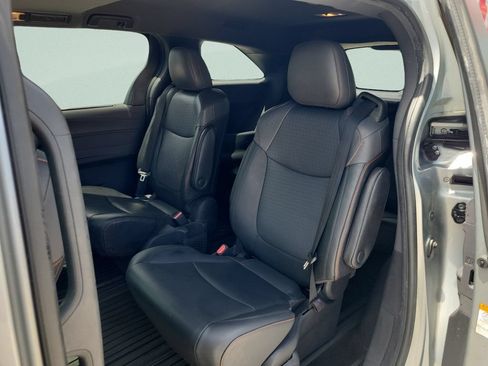 Used 2021 Toyota Sienna XSE FWD image 10