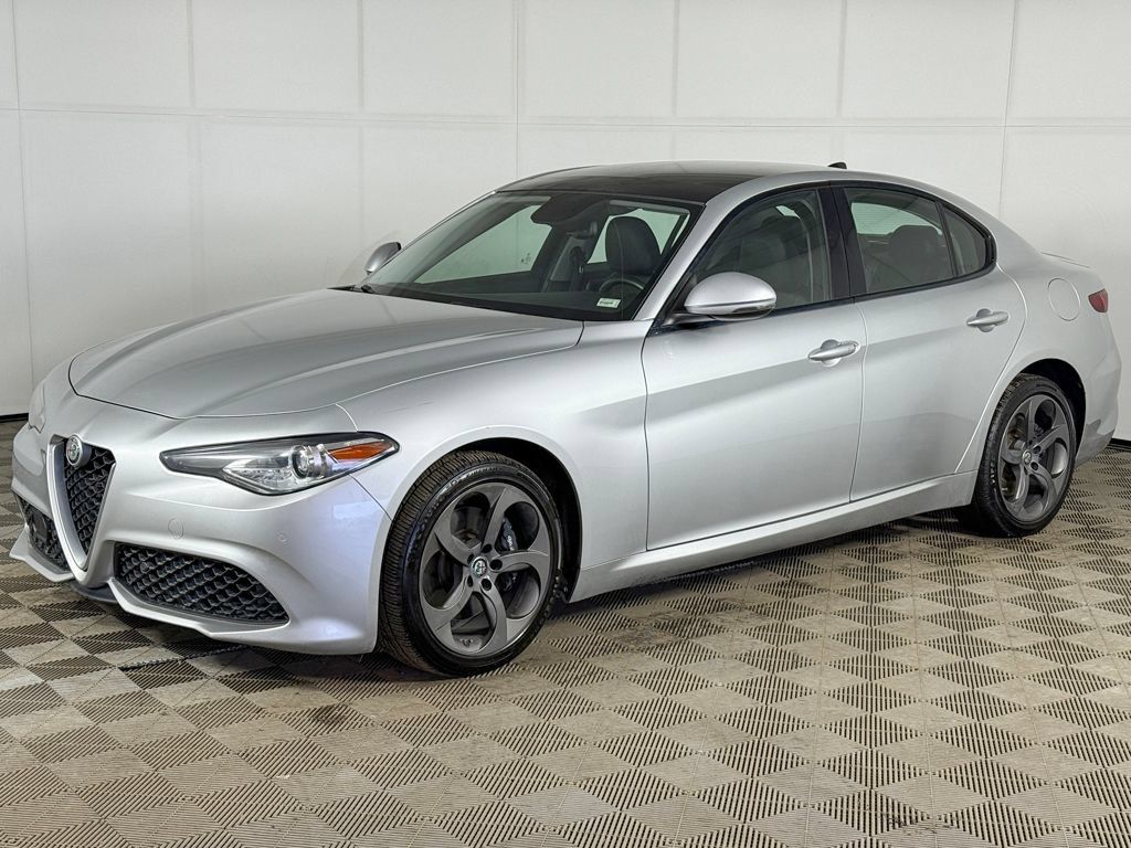 Used 2018 Alfa Romeo Giulia AWD image 8